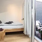 Apartment Deluxe For 4 - Free Private Parking - Private Terrace - Private Storage