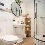 Apartment Deluxe For 4 - Free Private Parking - Private Terrace - Private Storage
