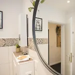 Deluxe For 4 - Free Private Parking - Private Terrace - Private Storage