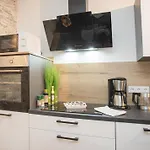 Apartment Deluxe For 4 - Free Private Parking - Private Terrace - Private Storage