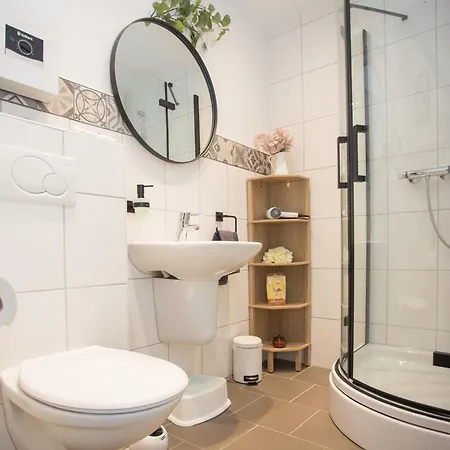 דירה Deluxe For 4 - Free Private Parking - Private Terrace - Private Storage