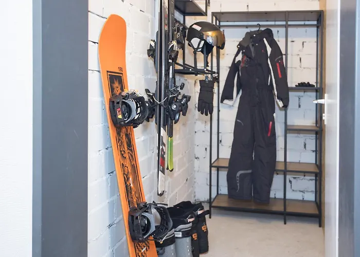 Deluxe For 4 - Free Private Parking - Private Terrace - Private Storage Apartment